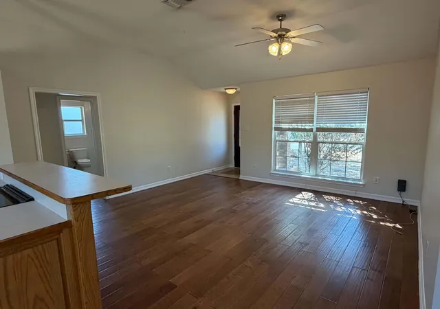 Photo 3 of Sale Pending at 1231 W Hyman St, Stephenville, TX 76401 | MLS# 21376650 | Listing updated on 2026-09-17