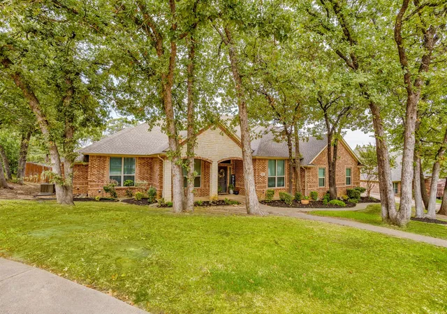 Photo 1 of Sale Pending at 910 Royal Ct, Burleson, TX 76028 | MLS# 21377609 | Listing updated on 2026-09-18