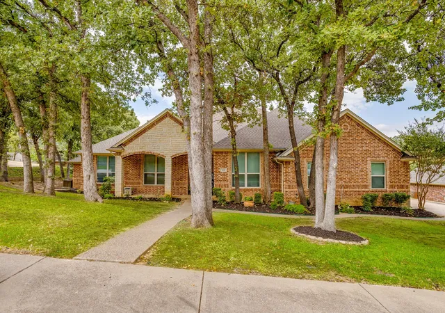 Photo 2 of Sale Pending at 910 Royal Ct, Burleson, TX 76028 | MLS# 21377609 | Listing updated on 2026-09-18