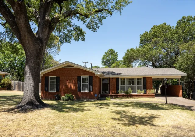 Photo 1 of Sale Pending at 3807 Huaco Ln, Waco, TX 76710 | MLS# 21373730 | Listing updated on 2026-09-30
