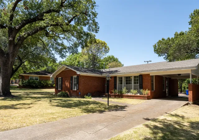Photo 2 of Sale Pending at 3807 Huaco Ln, Waco, TX 76710 | MLS# 21373730 | Listing updated on 2026-09-30