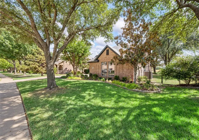 Photo 3 of Single family home for sale at 4017 Beacon St, Flower Mound, TX 75028 | MLS# 21378261 | Listing updated on 2026-09-09