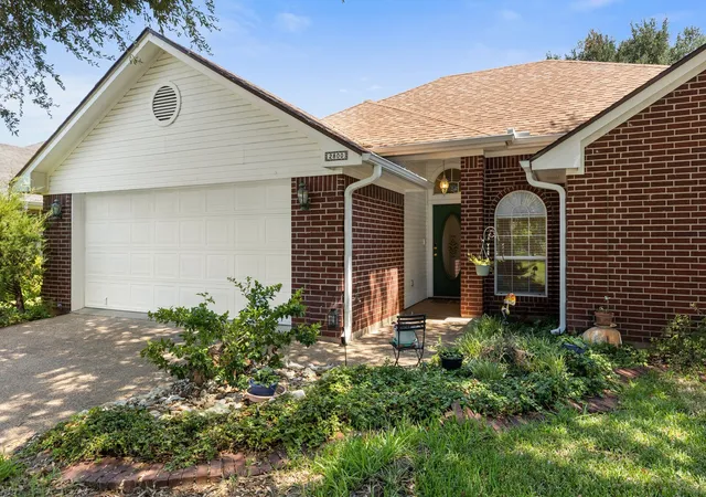 Photo 3 of Single family home for sale at 2800 Comanche Trl, Waco, TX 76712 | MLS# 21379006 | Listing updated on 2026-10-06