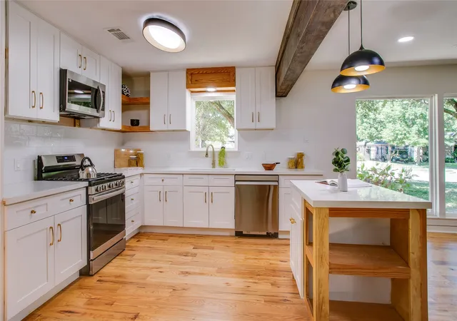 Photo 2 of Single family home for sale at 2828 Larkspur Ln, Dallas, TX 75233 | MLS# 21369198 | Listing updated on 2026-09-13
