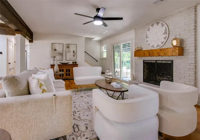 Photo 3 of Single family home for sale at 2828 Larkspur Ln, Dallas, TX 75233 | MLS# 21369198 | Listing updated on 2026-09-13