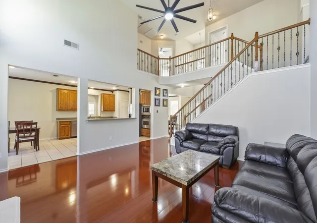 Photo 4 of Single family home for sale at 5828 Ivy Glen Dr, Grand Prairie, TX 75052 | MLS# 21378209 | Listing updated on 2026-09-07