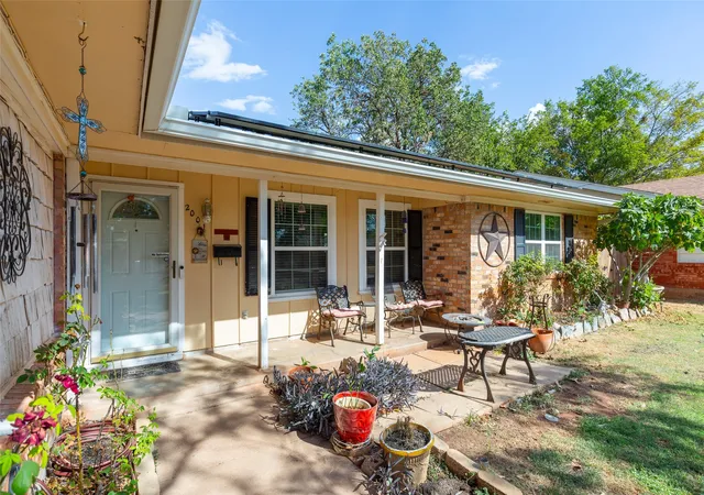 Photo 2 of Single family home for sale at 2001 Minter Ln, Abilene, TX 79603 | MLS# 21378404 | Listing updated on 2026-09-08