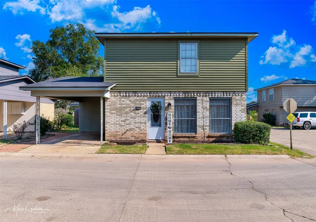 Single family home for sale at 119 Carriage Sq Dr, Bossier City, LA 71112 | MLS# 21371986