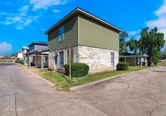 Photo 2 of Single family home for sale at 119 Carriage Sq Dr, Bossier City, LA 71112 | MLS# 21371986 | Listing updated on 2026-09-08