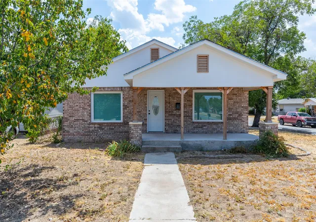 Photo 1 of Sale Pending at 1781 N 10th Street, Abilene, TX 79603 | MLS# 21378915 | Listing updated on 2026-09-28