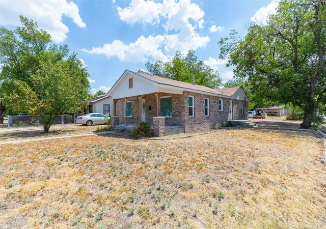 Photo 3 of Sale Pending at 1781 N 10th Street, Abilene, TX 79603 | MLS# 21378915 | Listing updated on 2026-09-28