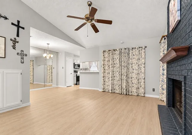 Listing Photo 4 - Condo for sale in building located at 1201 Calico Ln, Arlington, TX 76011 - Unit #2024
