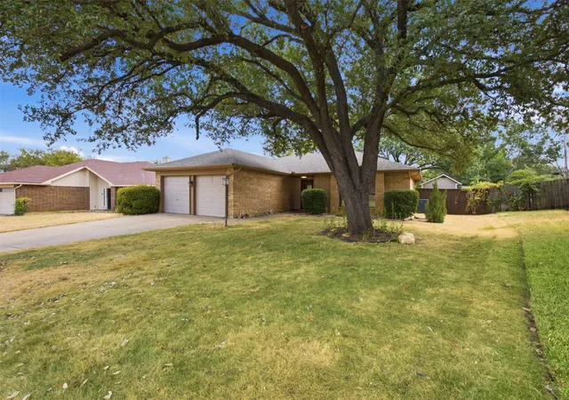 Photo 3 of Single family home for sale at 6417 Shasta Trl, Fort Worth, TX 76133 | MLS# 21379084 | Listing updated on 2026-09-14