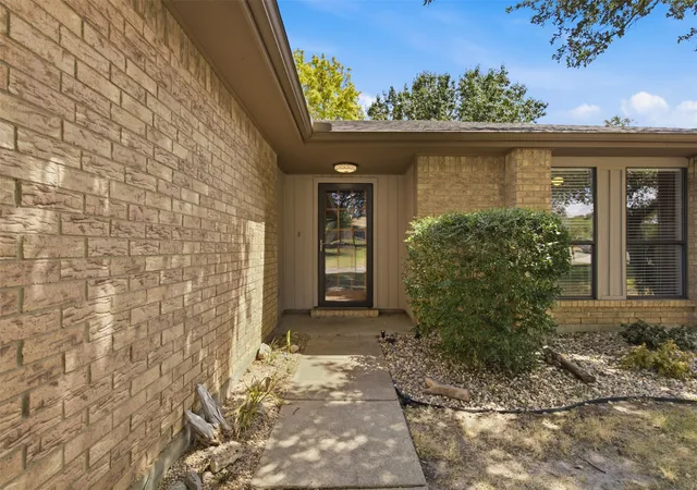Photo 3 of Single family home for sale at 6417 Shasta Trl, Fort Worth, TX 76133 | MLS# 21379084 | Listing updated on 2026-09-14