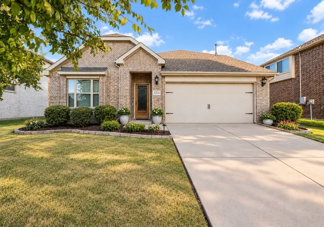 Photo 3 of Single family home for sale at 3204 Grande View, Aubrey, TX 76227 | MLS# 21378615 | Listing updated on 2026-09-27