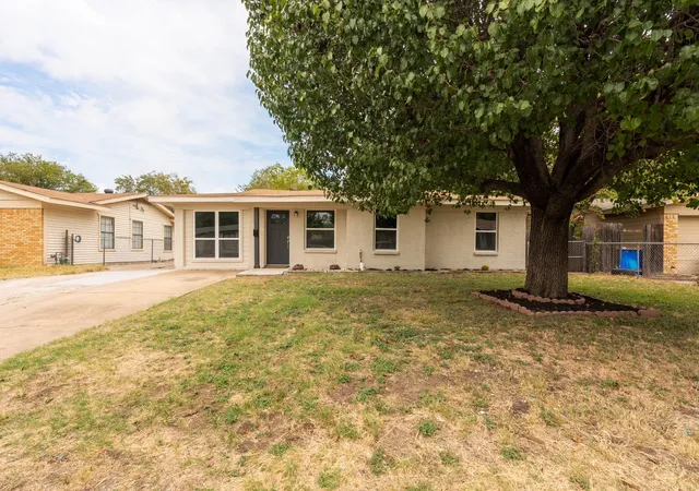 Photo 1 of Sale Pending at 5517 Cottey St, Fort Worth, TX 76119 | MLS# 21379077 | Listing updated on 2026-09-29