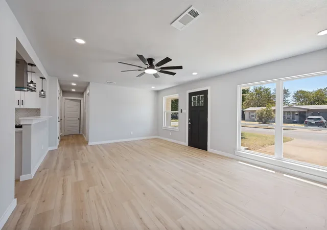 Photo 3 of Sale Pending at 5517 Cottey St, Fort Worth, TX 76119 | MLS# 21379077 | Listing updated on 2026-09-29