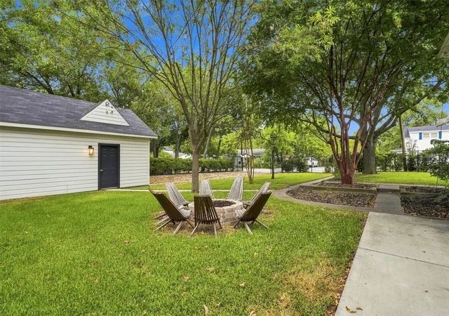 Photo 1 of Single family home for sale at 800 N Waddill St, Mc Kinney, TX 75069 | MLS# 21377874 | Listing updated on 2026-09-14