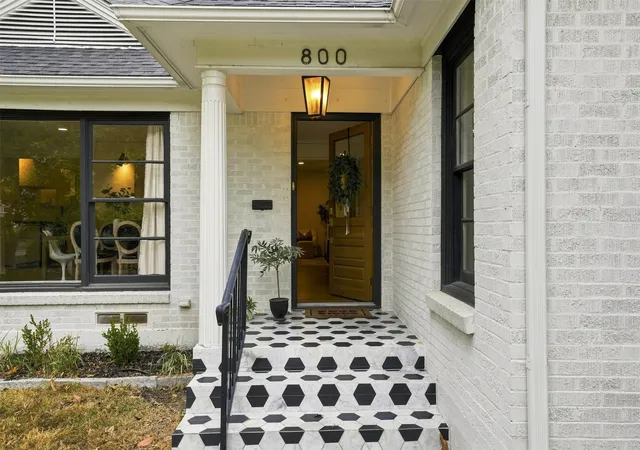 Photo 2 of Single family home for sale at 800 N Waddill St, Mc Kinney, TX 75069 | MLS# 21377874 | Listing updated on 2026-09-14