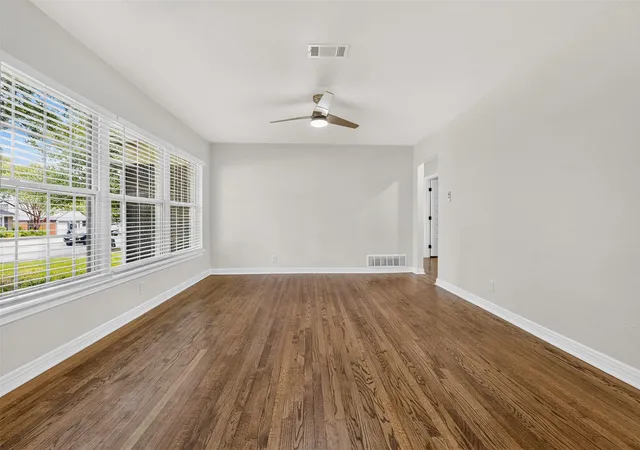 Photo 3 of Sale Pending at 3825 Weyburn Dr, Fort Worth, TX 76109 | MLS# 21377033 | Listing updated on 2026-09-14
