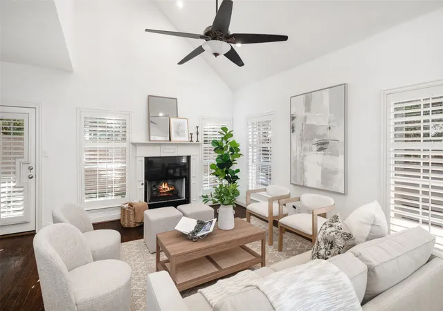Photo 4 of Sale Pending at 8915 White Pine Ln, Dallas, TX 75238 | MLS# 21378592 | Listing updated on 2026-09-22