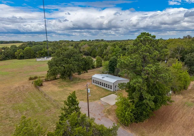 Photo 2 of Single family home for sale at 6899 Tx 19 Hwy, Palestine, TX 75803 | MLS# 21379147 | Listing updated on 2026-10-06