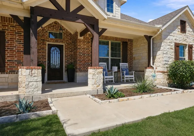 Photo 3 of Sale Pending at 113 High Vista Rd, Decatur, TX 76234 | MLS# 21375654 | Listing updated on 2026-09-15
