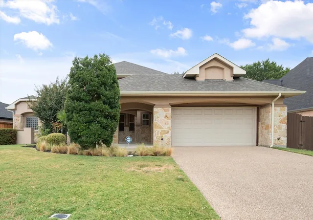 Photo 2 of Single family home for sale at 2509 Thoroughbred Ln, Mansfield, TX 76063 | MLS# 21375748 | Listing updated on 2026-09-25