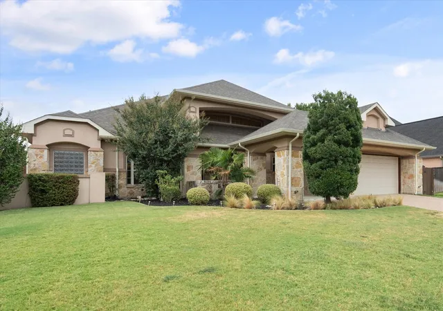 Photo 3 of Single family home for sale at 2509 Thoroughbred Ln, Mansfield, TX 76063 | MLS# 21375748 | Listing updated on 2026-09-25