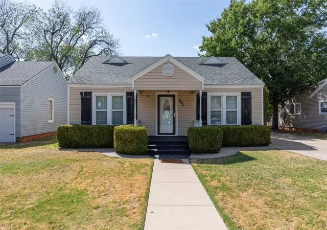 Photo 1 of Sale Pending at 890 Ballinger St, Abilene, TX 79605 | MLS# 21378504 | Listing updated on 2026-09-30