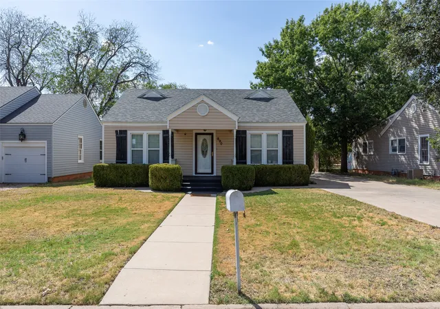 Photo 2 of Sale Pending at 890 Ballinger St, Abilene, TX 79605 | MLS# 21378504 | Listing updated on 2026-09-30