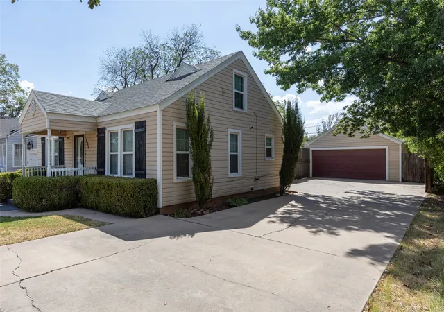 Photo 3 of Sale Pending at 890 Ballinger St, Abilene, TX 79605 | MLS# 21378504 | Listing updated on 2026-09-30