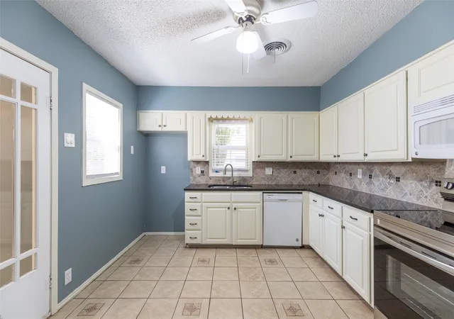 Photo 4 of Sale Pending at 890 Ballinger St, Abilene, TX 79605 | MLS# 21378504 | Listing updated on 2026-09-30