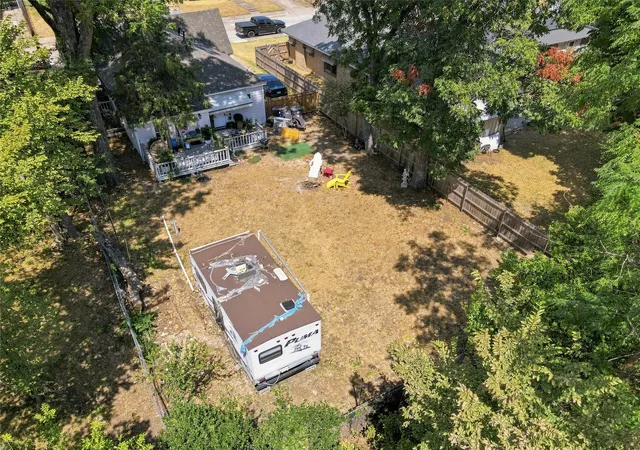 Photo 3 of Single family home for sale at 2318 Poplar St, Dallas, TX 75215 | MLS# 21378195 | Listing updated on 2026-09-09