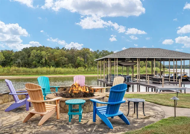 Photo 2 of Single family home for sale at 229 Lakeside Dr, Malakoff, TX 75148 | MLS# 21378569 | Listing updated on 2026-10-05