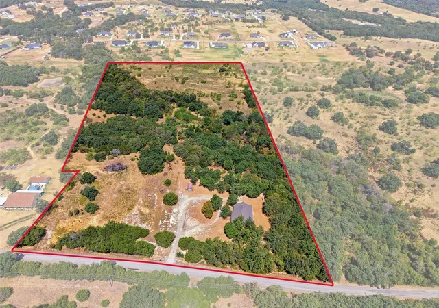 Photo 2 of Sale Pending at 415 Adell Rd, Weatherford, TX 76088 | MLS# 21379232 | Listing updated on 2026-09-19