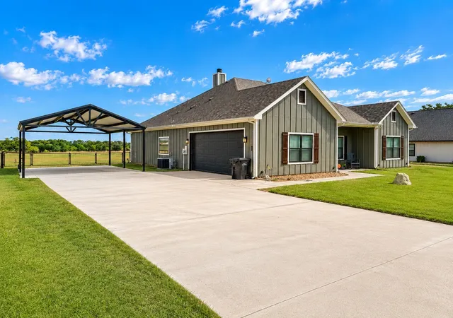 Photo 1 of Single family home for sale at 920 Kite Rd, Mineral Wells, TX 76067 | MLS# 21378130 | Listing updated on 2026-09-23