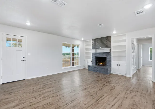 Photo 3 of Sale Pending at 1024 Arbor Vista Dr, Azle, TX 76020 | MLS# 21378993 | Listing updated on 2026-09-28