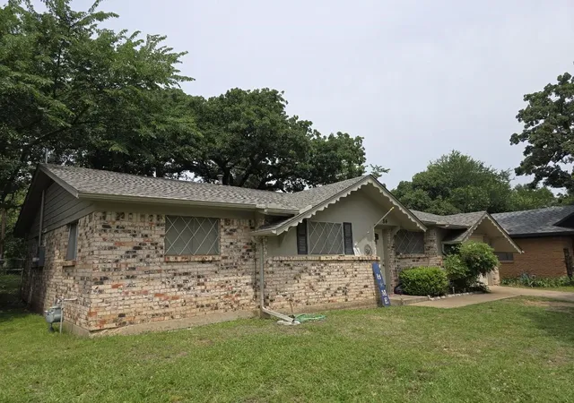 Photo 1 of Sale Pending at 84 Ravenswood Dr, Bedford, TX 76022 | MLS# 21379281 | Listing updated on 2026-09-10