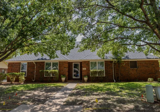 Photo 2 of Single family home for sale at 3933 Bay Hl Dr, Abilene, TX 79606 | MLS# 21379283 | Listing updated on 2026-10-04