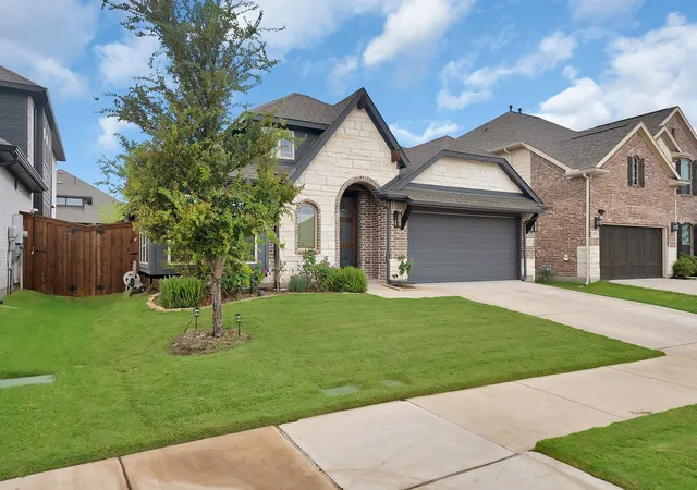 Photo 3 of Single family home for sale at 1521 Alexander Dr, Mc Kinney, TX 75071 | MLS# 21378128 | Listing updated on 2026-09-12