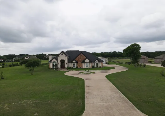 Photo 2 of Single family home for sale at 624 Horseshoe Bnd, Royse City, TX 75189 | MLS# 21379316 | Listing updated on 2026-09-10