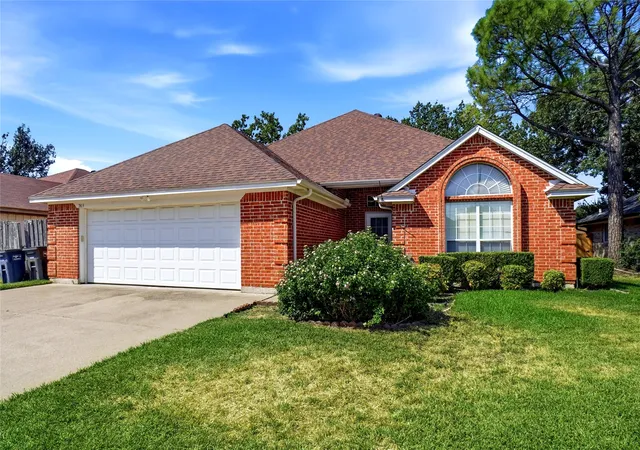 Photo 1 of Single family home for sale at 7413 Crosswicks Cir, Fort Worth, TX 76137 | MLS# 21378852 | Listing updated on 2026-09-11