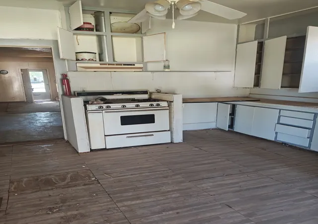 Photo 4 of Single family home for sale at 900 S 13th Street, Slaton, TX 79364 | MLS# 21378159 | Listing updated on 2026-09-25