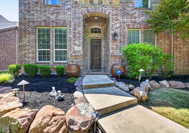 Photo 3 of Single family home for sale at 16195 Mapleshade Dr, Frisco, TX 75035 | MLS# 21377918 | Listing updated on 2026-09-13