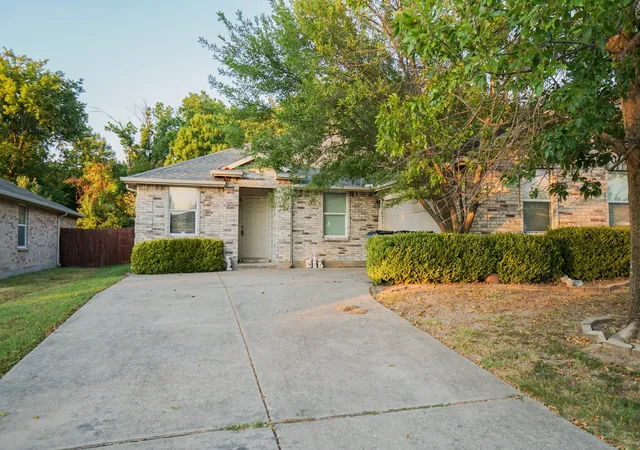 Photo 2 of Sale Pending at 1517 Harvest Xing Dr, Wylie, TX 75098 | MLS# 21379205 | Listing updated on 2026-10-06