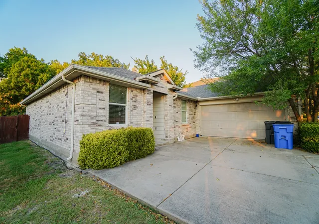 Photo 3 of Sale Pending at 1517 Harvest Xing Dr, Wylie, TX 75098 | MLS# 21379205 | Listing updated on 2026-10-06