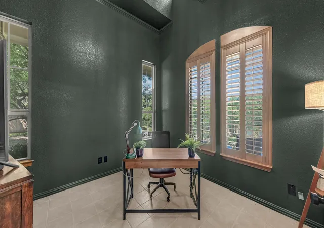 Photo 4 of Sale Pending at 381 Creek Bnd Dr, Aledo, TX 76008 | MLS# 21379330 | Listing updated on 2026-09-22