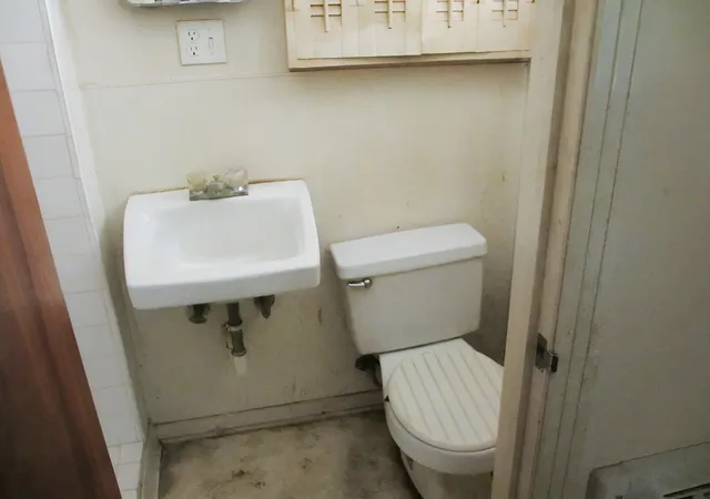 Photo 4 of Single family home for sale at 241 E Main St, Van, TX 75790 | MLS# 21379405 | Listing updated on 2026-09-11