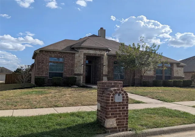 Photo 2 of Single family home for sale at 408 Valley Ridge Dr, Red Oak, TX 75154 | MLS# 21379407 | Listing updated on 2026-09-13